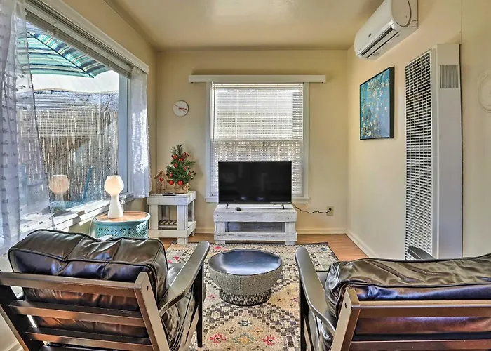 Holiday home Vibrant With Private Backyard! Prescott