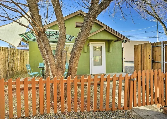 Holiday home Vibrant With Private Backyard! *